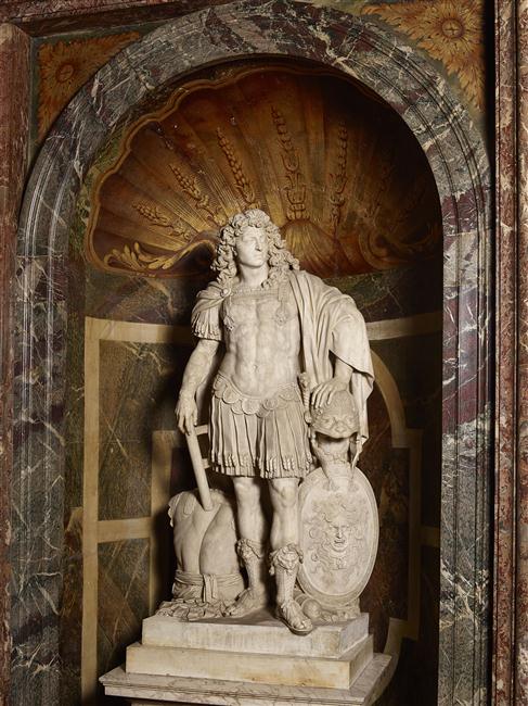 Résultat de recherche d'images pour "statue louis XIV armure"