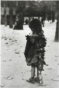 La Petite fille aux feuilles mortes / Ancien titre donné par l'artiste : Jardin de Luxembourg, Paris